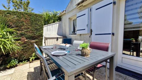 Exterior view, Vaux sur Mer - cote PONTAILLAC - VILLA MITOYENNE - PISCINE COLLECTIVE in Vaux Sur Mer
