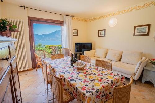 Two-Bedroom Deluxe Apartment with Garden View