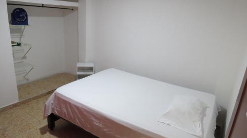 Large Single Room room in casa rumba y salsa accommodation
