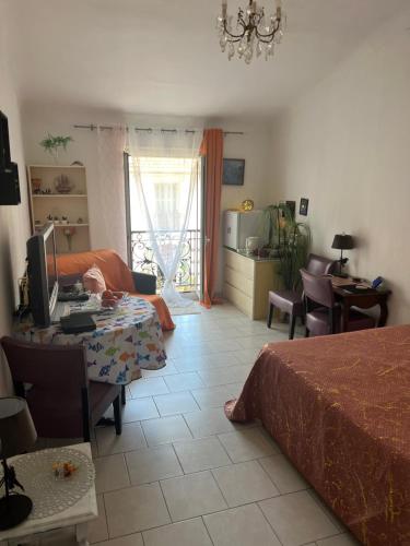 Private room near the port old town in Cimiez
