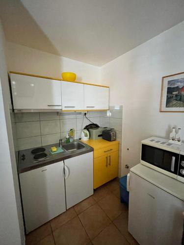 One-Bedroom Apartment image 1