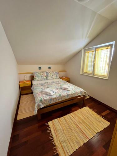 One-Bedroom Apartment image 6