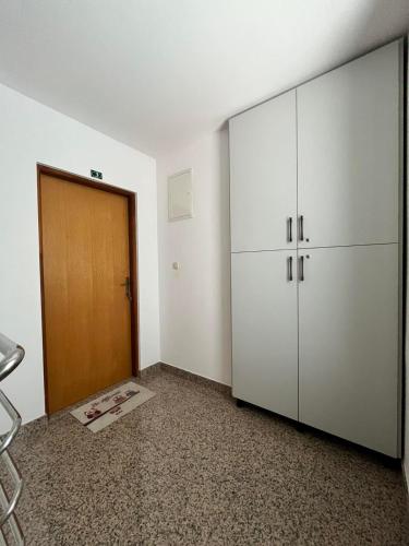 One-Bedroom Apartment image 4