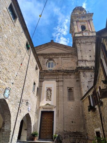 Közeli látványosságok, Antico Arco in Montalto Ligure