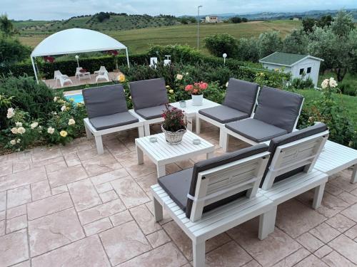 Tre Laghi Countryhouse Cottage with pool,views in Città Sant'Angelo