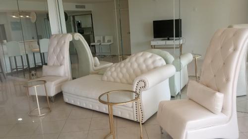 A Stunning Luxury Resort-Style Furnished Condominium Plus All Inclusive Amenities!, Los Angeles (fotografie 3)