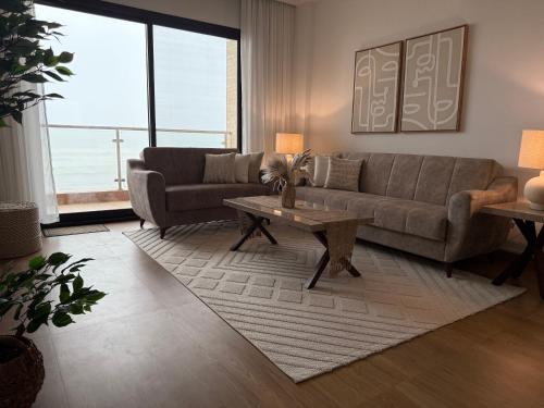 Taqah Sea View I Stunning 3 Bedroom Apartment · Indāf