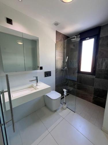 One-Bedroom Apartment image 7