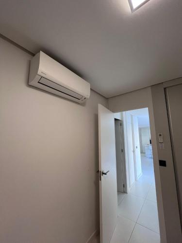 One-Bedroom Apartment image 6