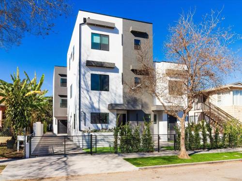 Modern Luxe Retreat Three-Bedroom #4, Los Angeles