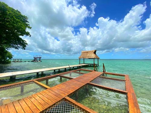 GlampCalar lagoon front bungalows in Bacalar