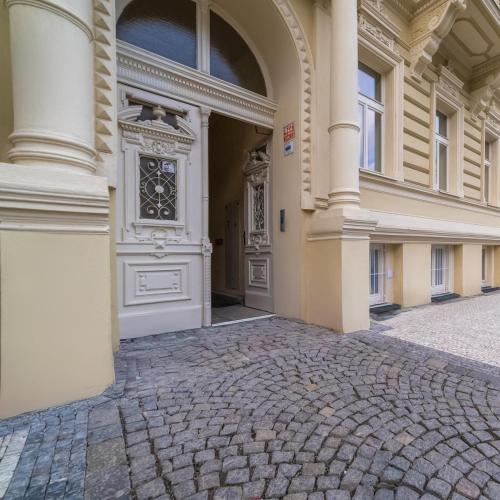 Historic Cozy Apartment with National Museum View, Прага (фото 9)