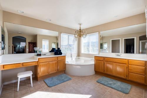 Vacation home with view of mountains and golf course 30-day stay required in Temecula, USA