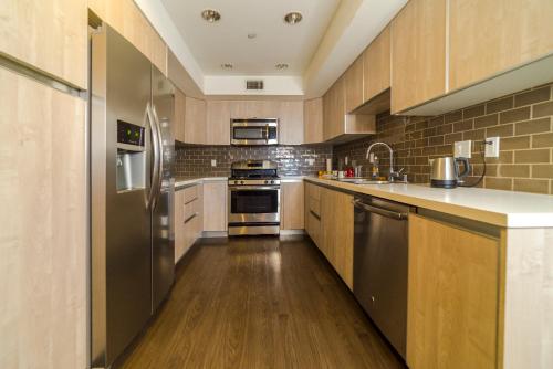 Western Romaine near สุสานฮอลลีวูด