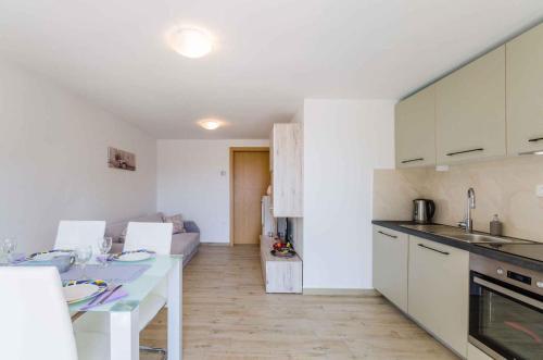 Apartment image 10