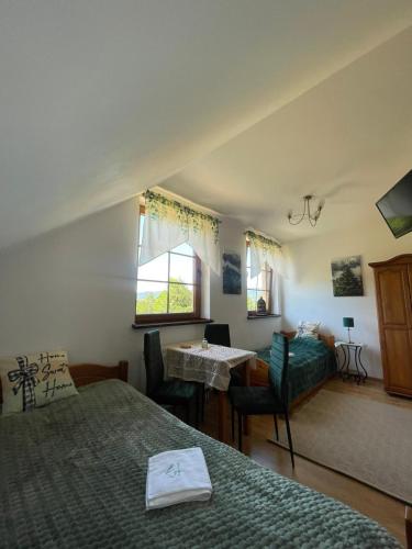 1 double bed, 1 twin bed