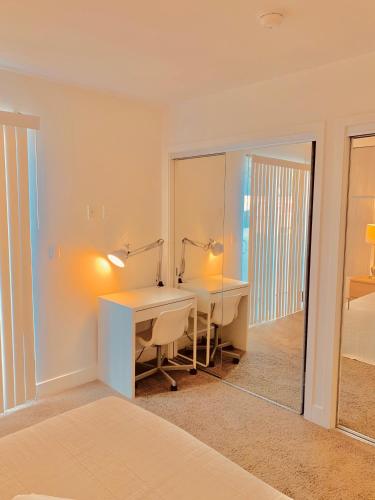 Western Romaine near สุสานฮอลลีวูด