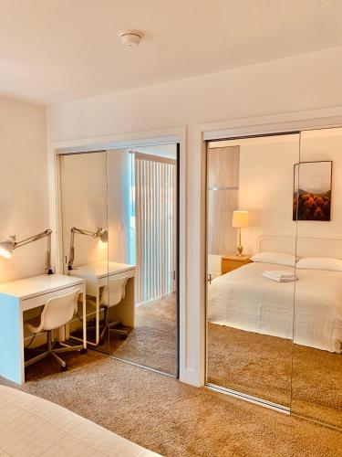 Western Romaine near สุสานฮอลลีวูด