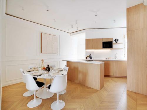 Elegant A C Apt 2BR 6P Paris 17th Monceau - image 9