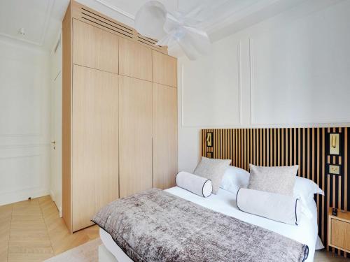 Elegant A C Apt 2BR 6P Paris 17th Monceau - image 14