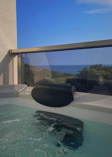 A környék, Platan Paradise in Platanitis Maronia