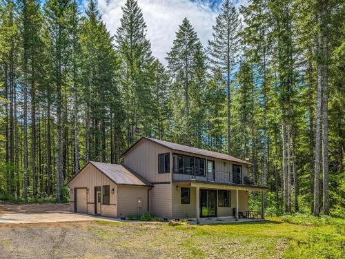 River Dance Cabin | Hot tub, Mt Rainier