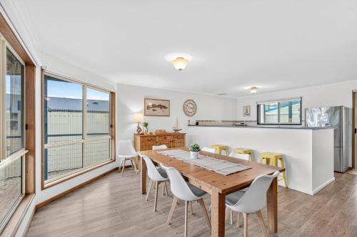Konyha, Beachwood - Fabulous Front-Row Goolwa Beach, Pet Friendly in Victor Harbor