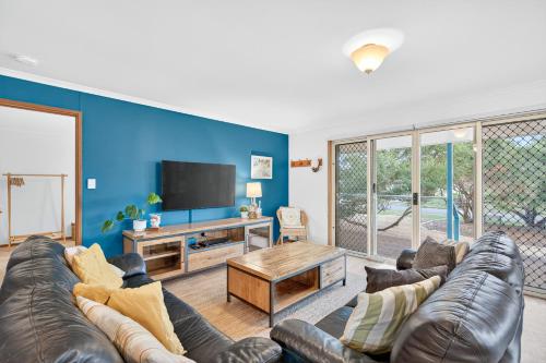 Közös társalgó / TV, Beachwood - Fabulous Front-Row Goolwa Beach, Pet Friendly in Victor Harbor