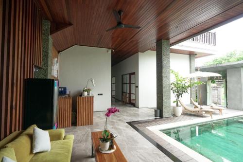 Tropical Beach House Bali 5