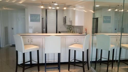 A Stunning Luxury Resort-Style Furnished Condominium Plus All Inclusive Amenities!, Los Angeles (fotografie 4)