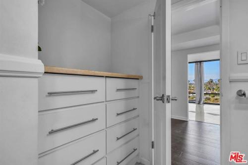 A Stunning Luxury Resort-Style Furnished Condominium Plus All Inclusive Amenities!, Los Angeles (fotografie 8)