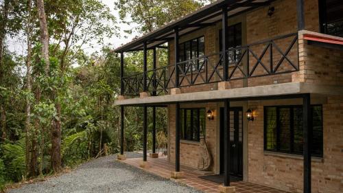 Casa Alto Bonito