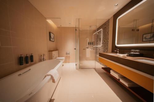 Executive Suite image 3