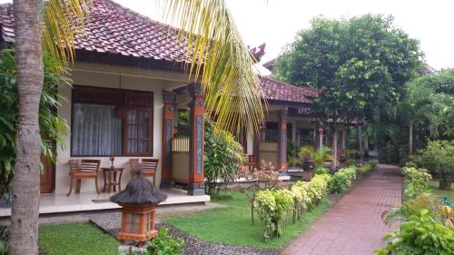 Lovina Beach Hotel