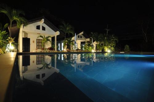 Swimming pool, Privacy Resort in Kong Kang Bay