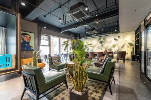 HEONIC Art Residence & Suites丨 Signature Family Suites - Free Laundry Luggage Storage -24H Front Des in Small Wild Goose Pagoda