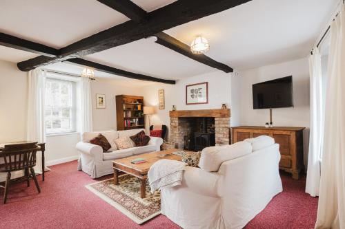 Charming Cotswolds Retreat in the Heart of Dursley in Kelet-Cam