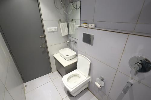 Hotel Metro Prime - image 2