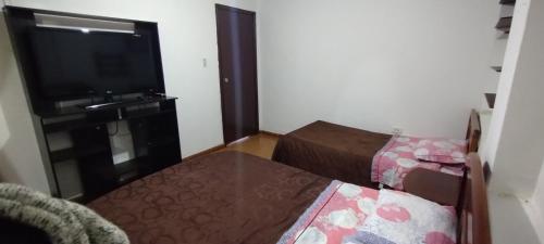 1 double bed, 2 twin beds