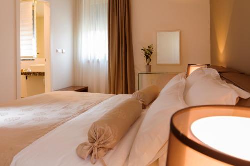 Residence by Vestibul Palace - image 13
