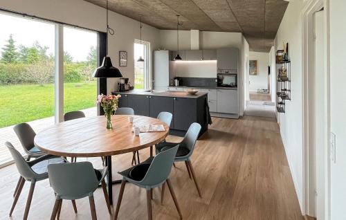 Kitchen, Gorgeous Home In Tarm With Sauna in Hemmet