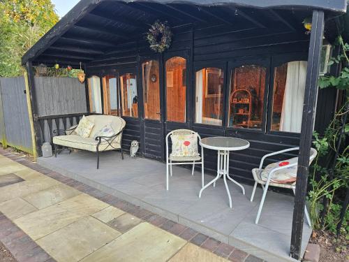 Luxury Self Catering with Cosy Cabin & Sauna in Colchester in Lexden