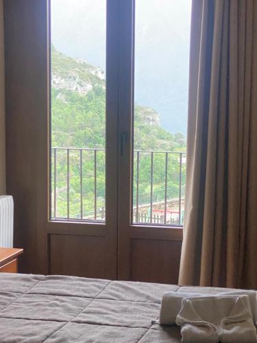 Hostal Centre Del Montsec in Llimiana
