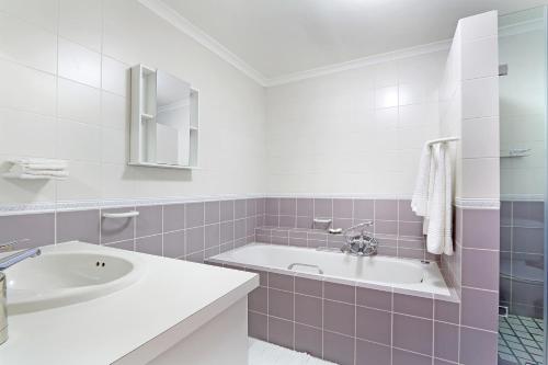 Camps Bay Beach Apartment - image 4