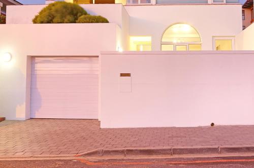 Camps Bay Beach Apartment - image 7