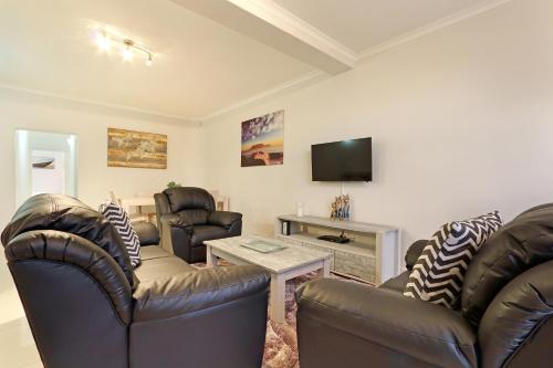 Camps Bay Beach Apartment - image 3