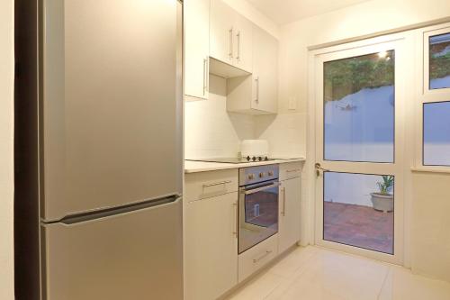 Camps Bay Beach Apartment - image 5