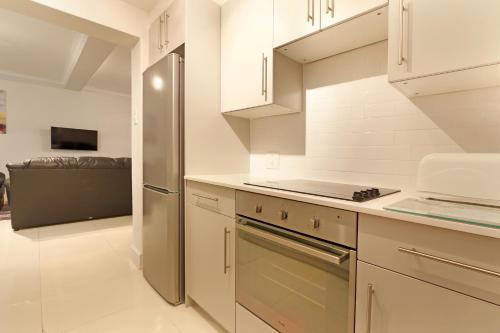 Camps Bay Beach Apartment - image 10