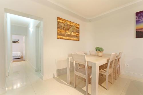 Camps Bay Beach Apartment - image 6