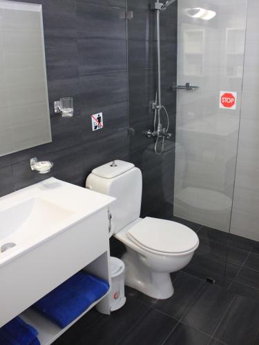 One-Bedroom Apartment image 3